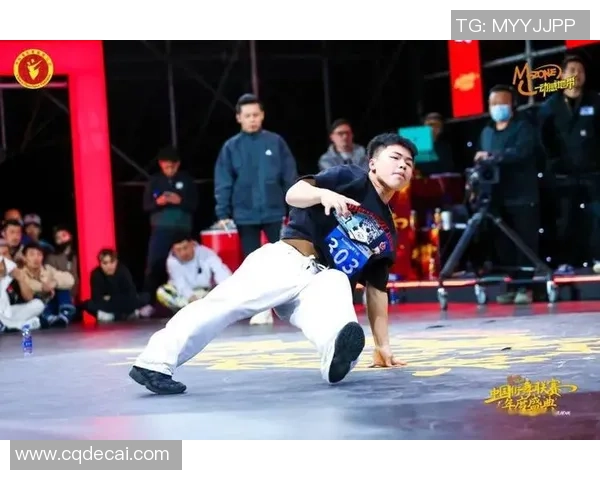 武汉街舞队在攀岩联赛中以97分稳居积分榜首位竞争激烈引人关注 武汉街舞队在攀岩联赛中以97分稳居积分榜首位竞争激烈引人关注